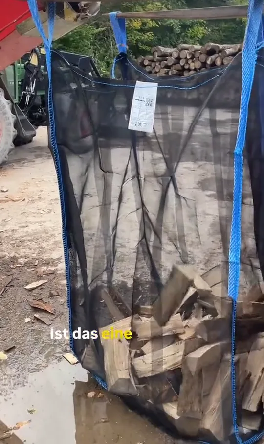 Video: Spalten, Bef&uuml;llen am roten Lader und eine lange Reihe gef&uuml;llter Bags